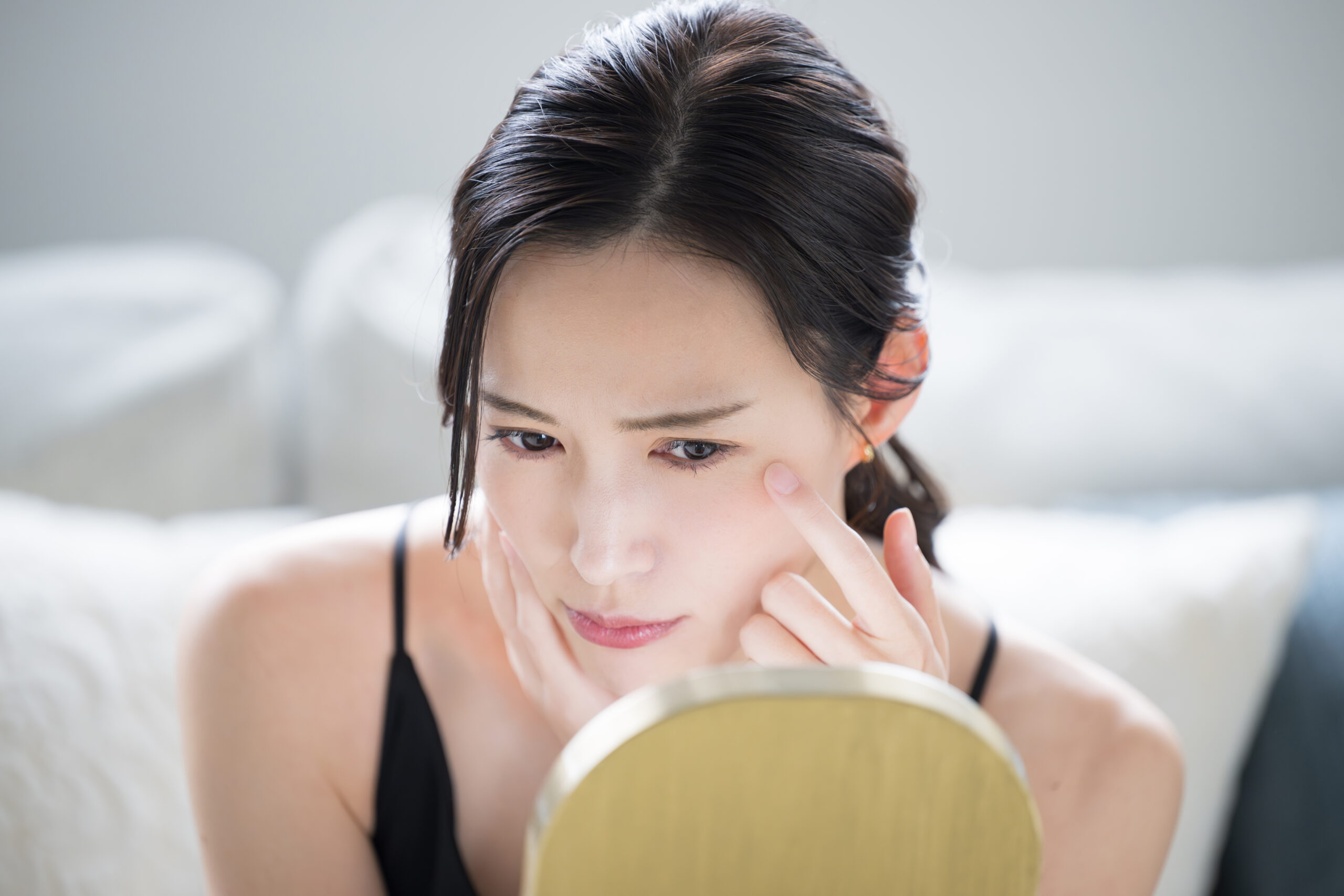 残念二重になってしまう原因とは?安定した二重を手に入れる方法を解説