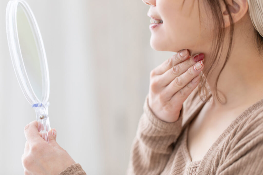 フェイスラインの悩み解決!「顔がぼやけて見える」原因と美容医療で理想の輪郭へ