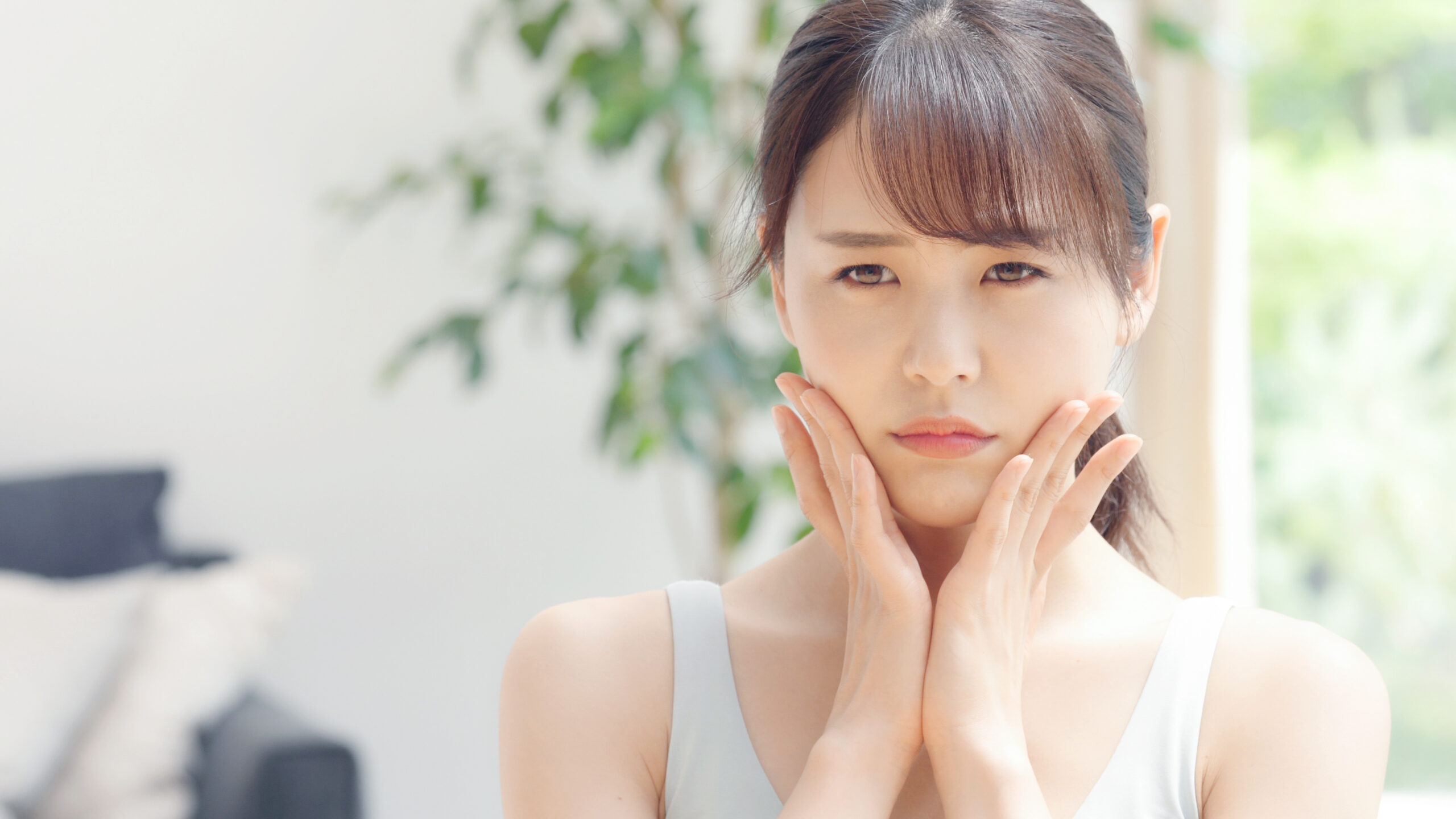 若いのにブルドッグ顔になるのはなぜ?原因と改善方法を解説